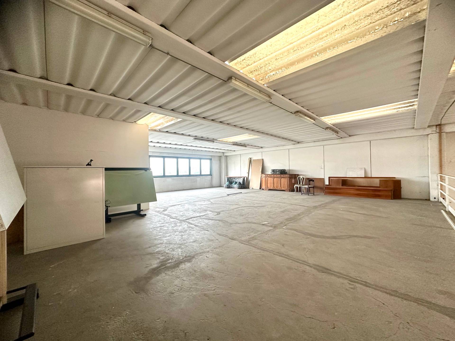 Studio/Ufficio in affitto a Cascina