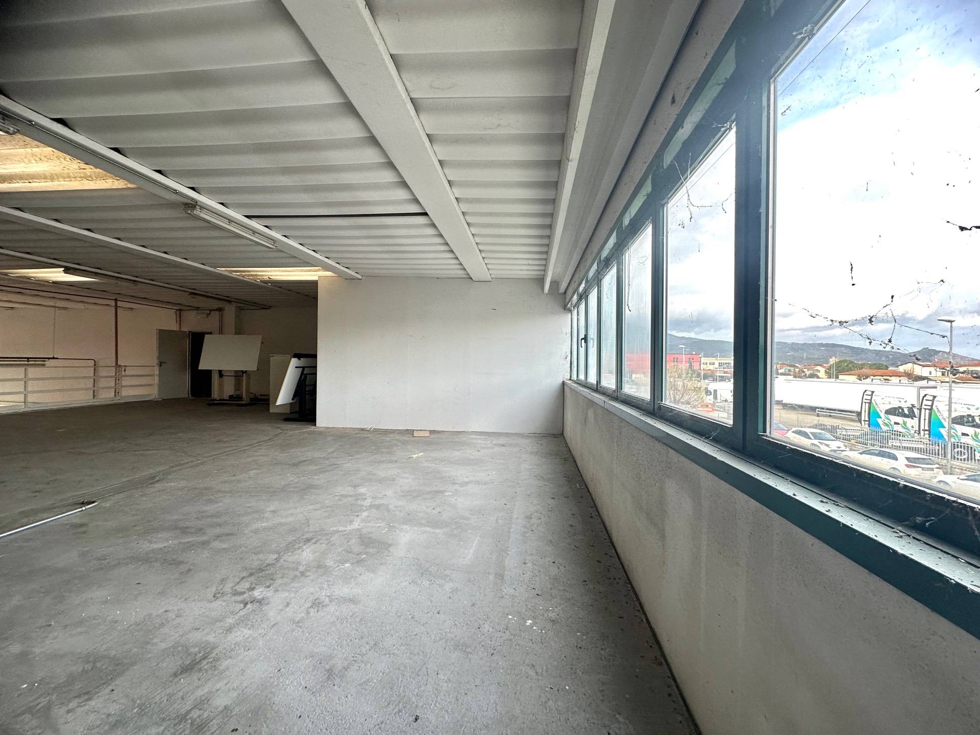 Studio/Ufficio in affitto a Cascina