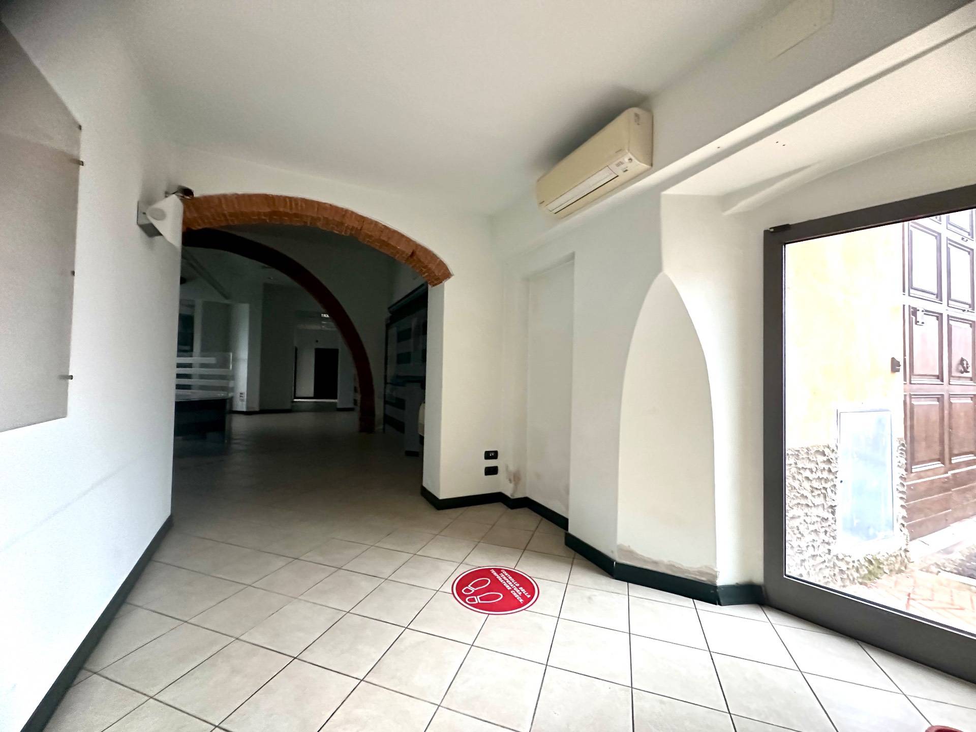 Locale commerciale in affitto a Bientina