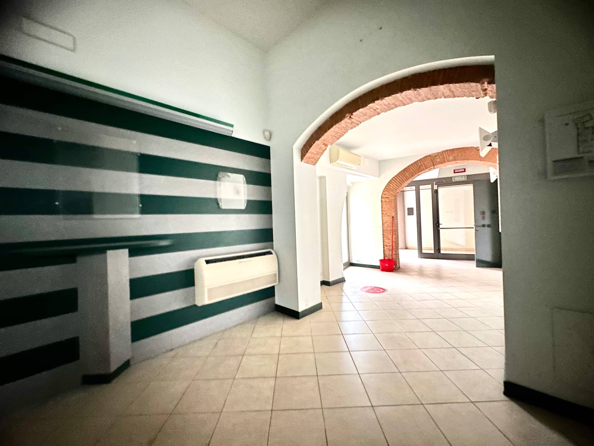 Locale commerciale in affitto a Bientina