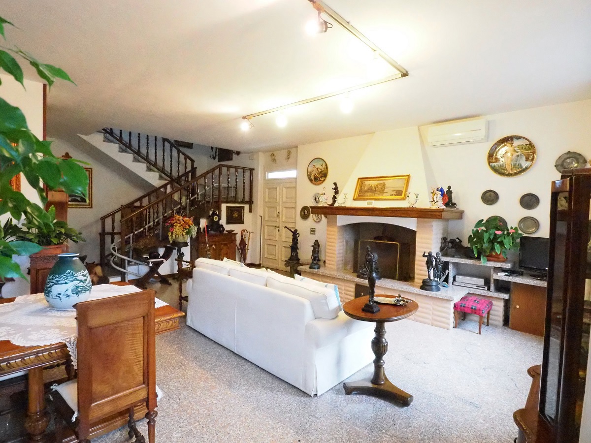 Villa con giardino a Inzago