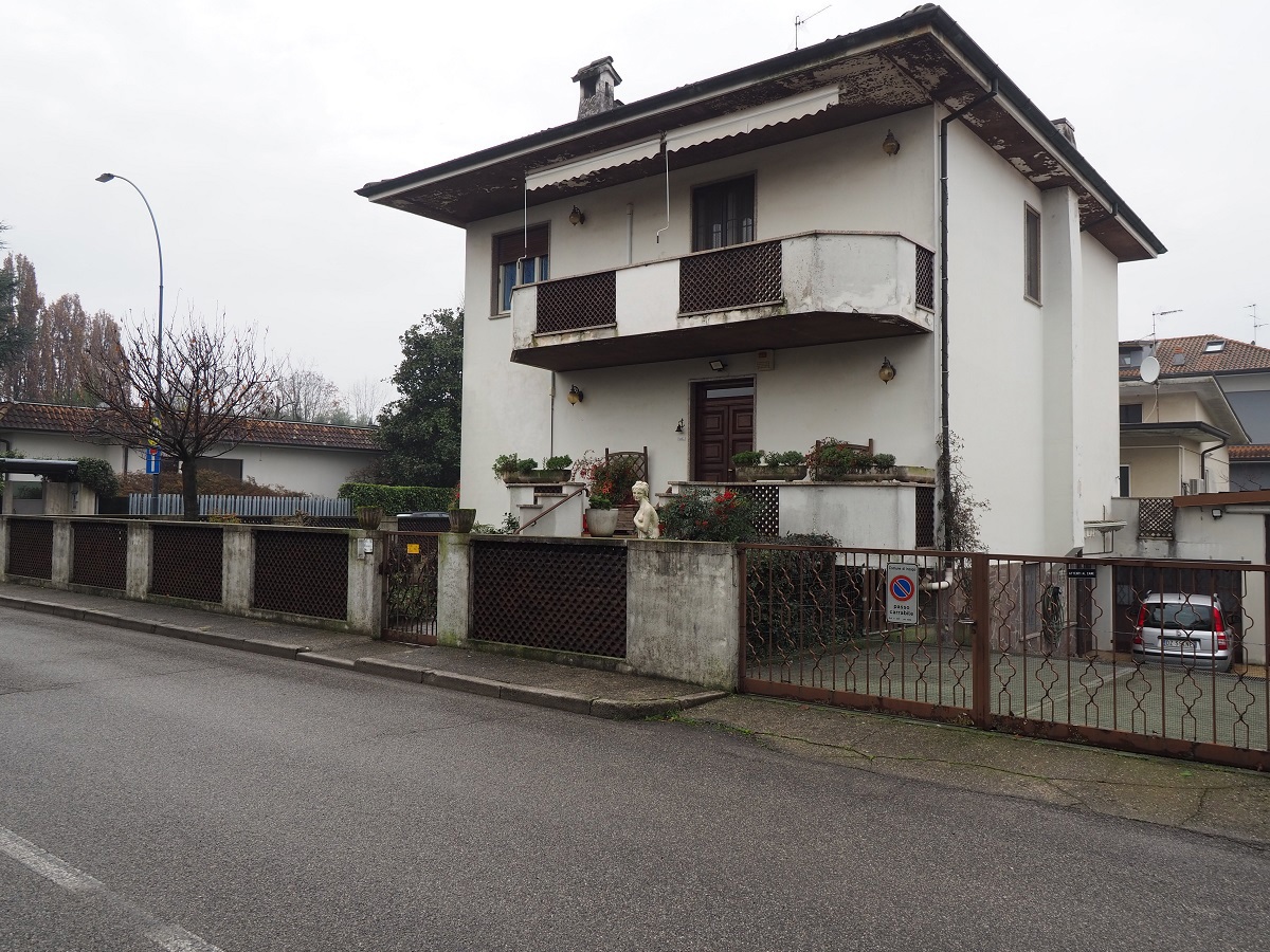 Villa con giardino a Inzago