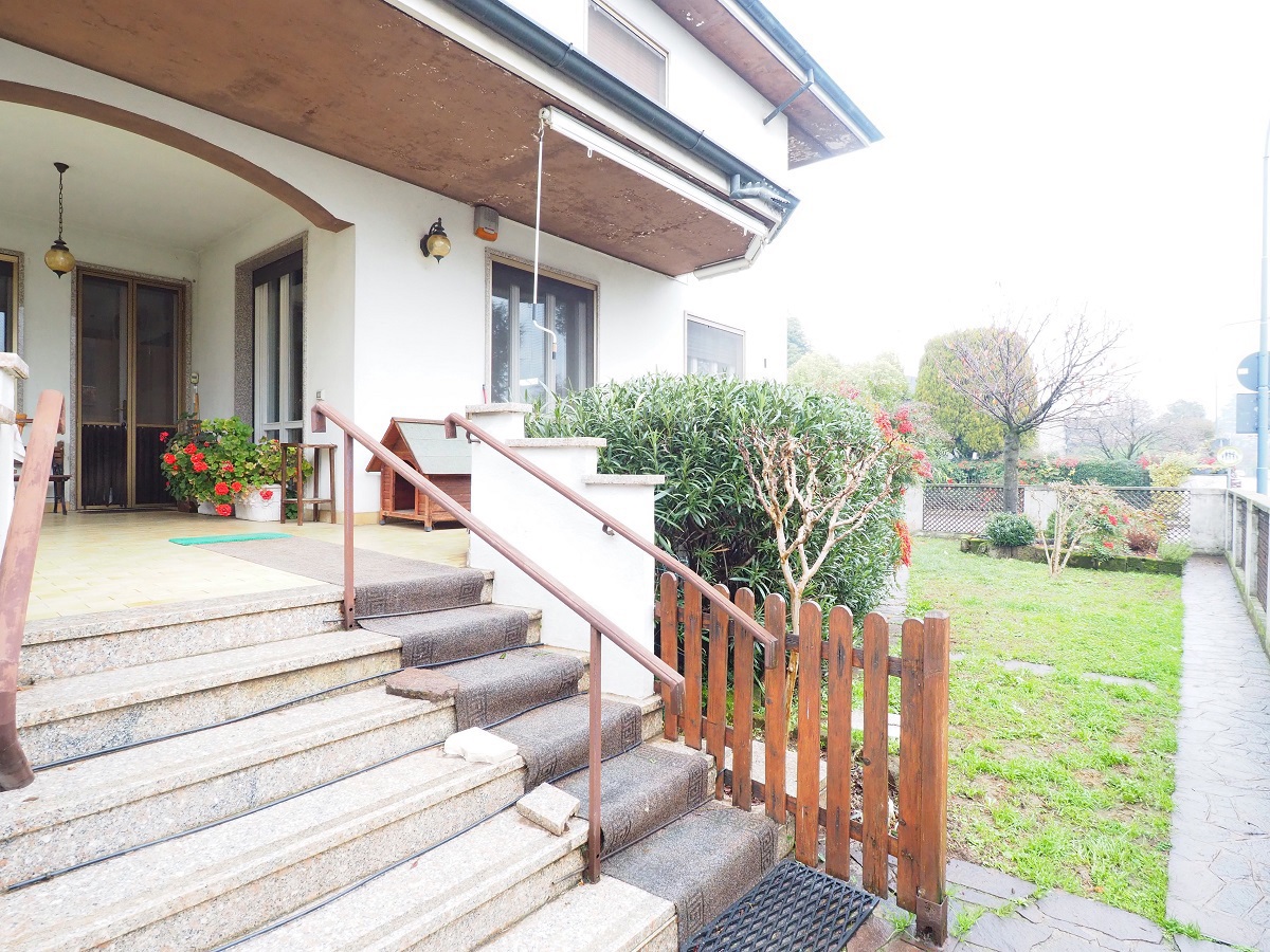 Villa con giardino a Inzago