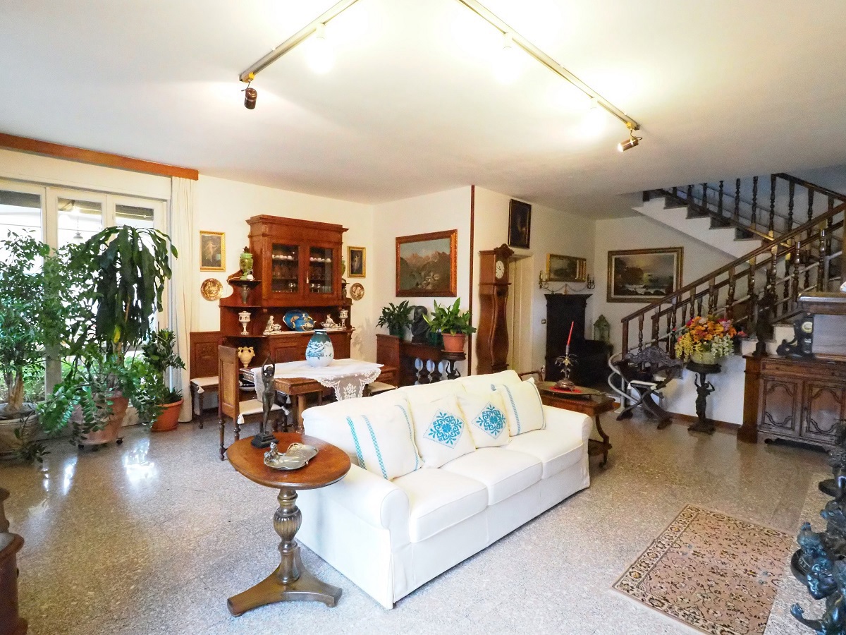 Villa con giardino a Inzago