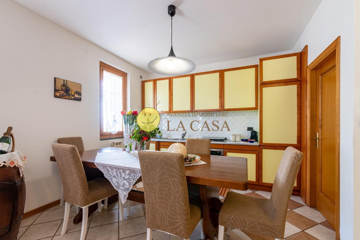 Villa Bifamiliare con giardino, Reggello cancelli