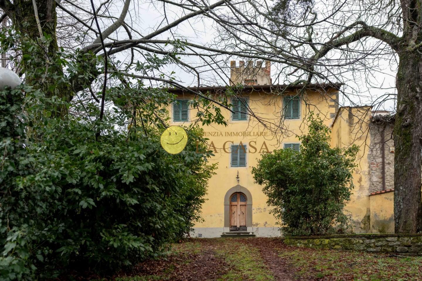 Stabile/Palazzo con giardino, Reggello centro