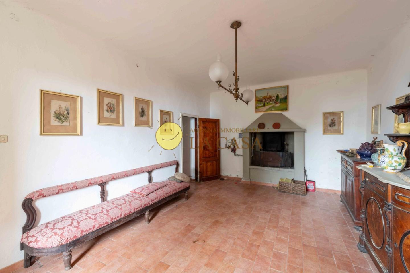 Stabile/Palazzo con giardino, Reggello centro