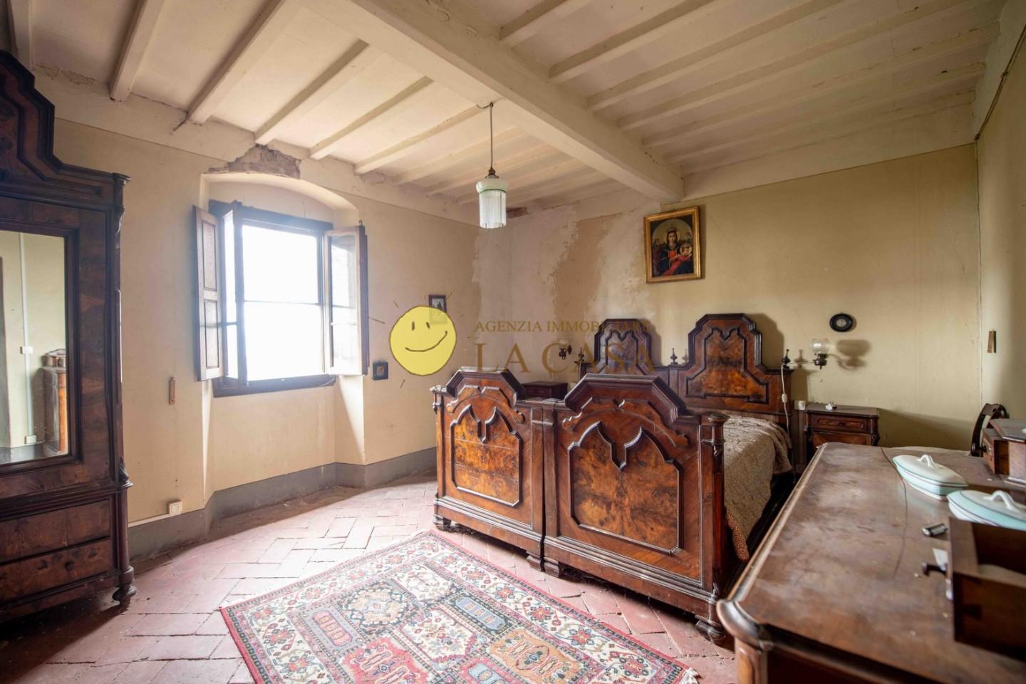 Stabile/Palazzo con giardino, Reggello centro