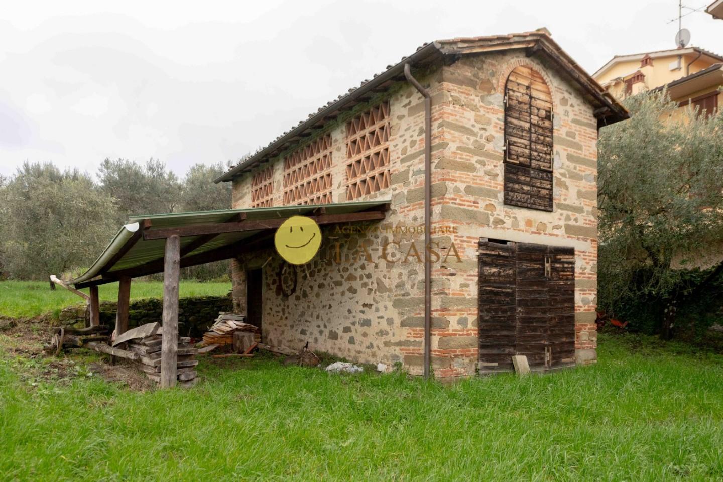 Stabile/Palazzo con giardino, Reggello centro