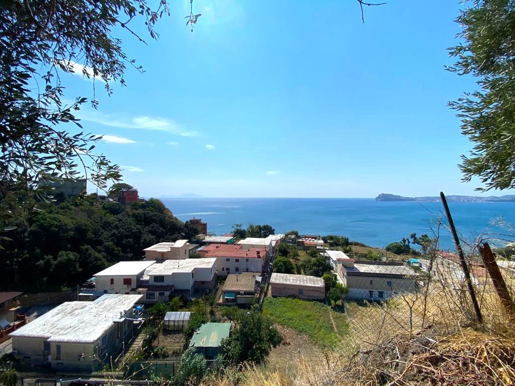 Casa indipendente da ristrutturare a Monte di Procida