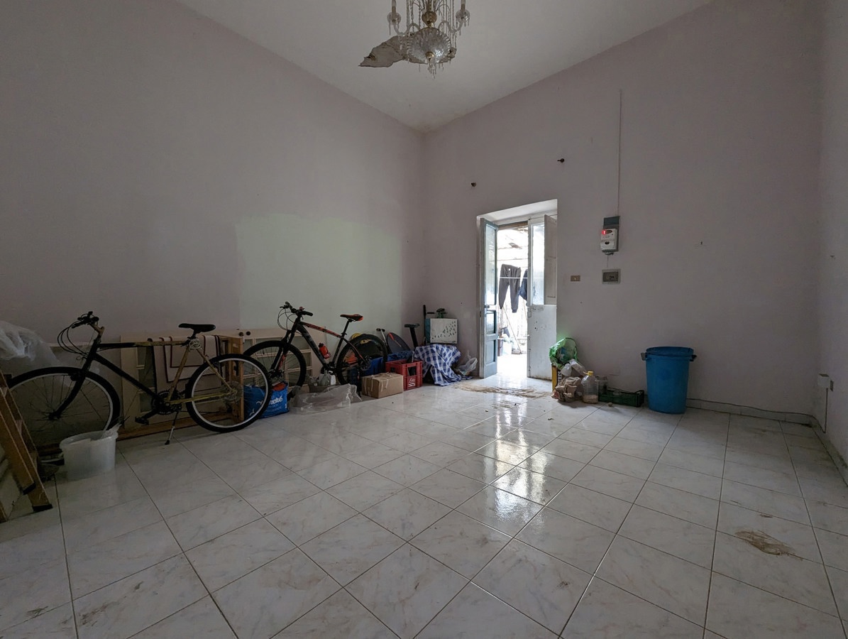 Trilocale da ristrutturare a Monte di Procida