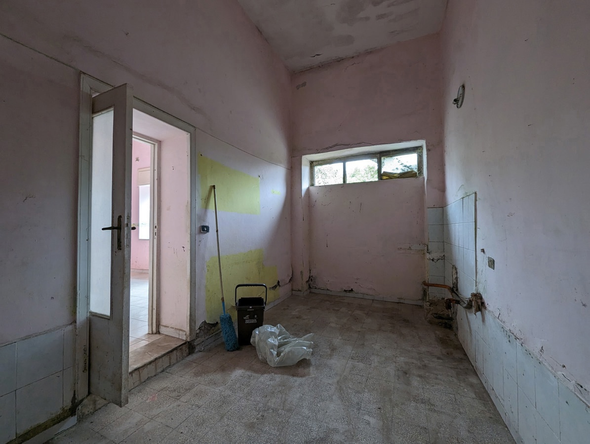 Trilocale da ristrutturare a Monte di Procida