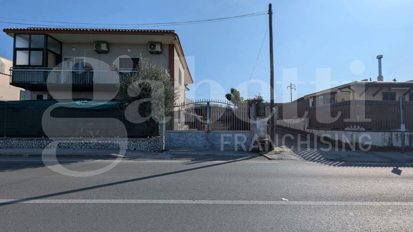 Quadrilocale con giardino a Bacoli