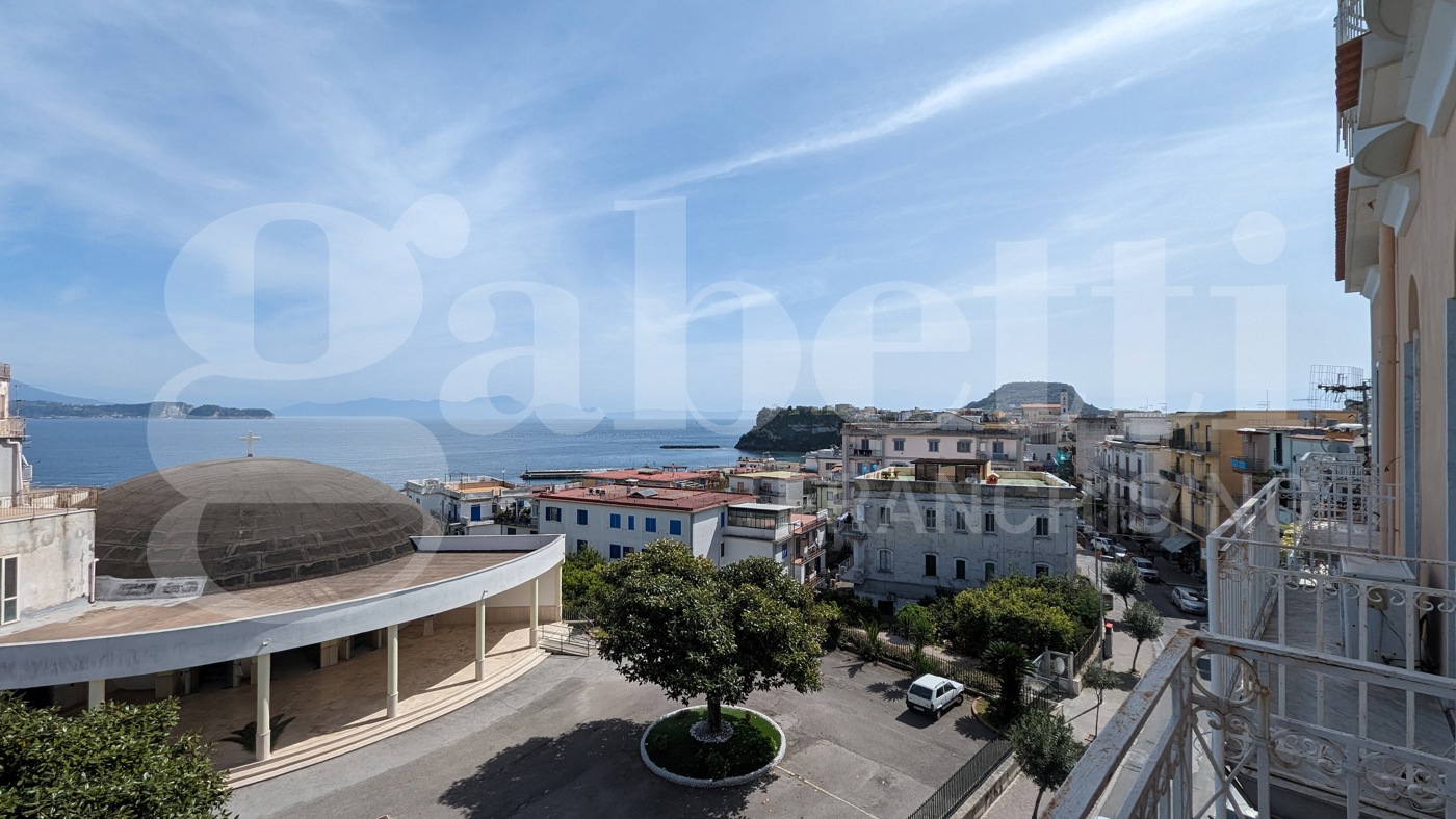 Trilocale ristrutturato a Bacoli