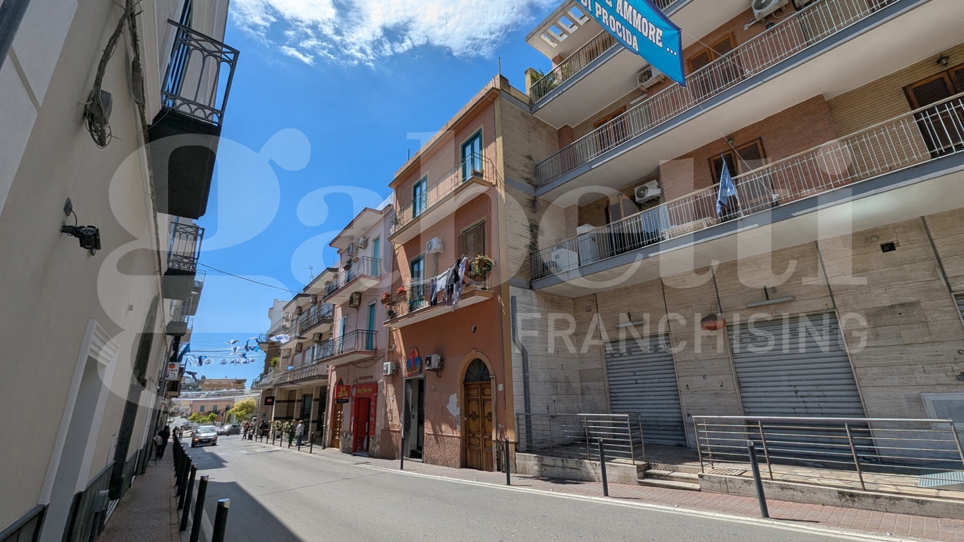 Appartamento da ristrutturare a Monte di Procida