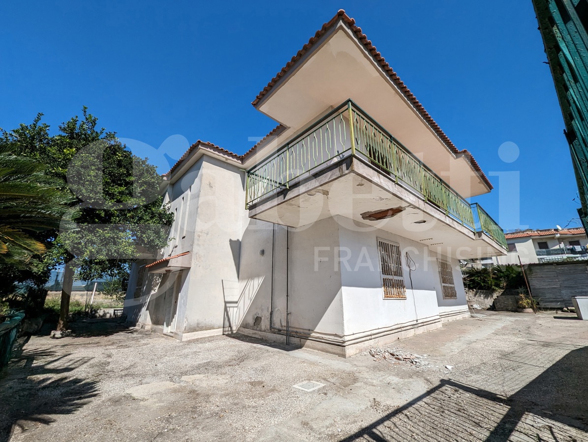Casa indipendente con giardino a Bacoli