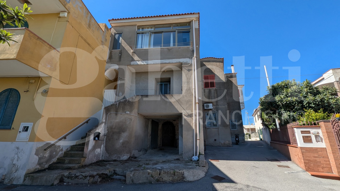 Casa indipendente con giardino a Monte di Procida