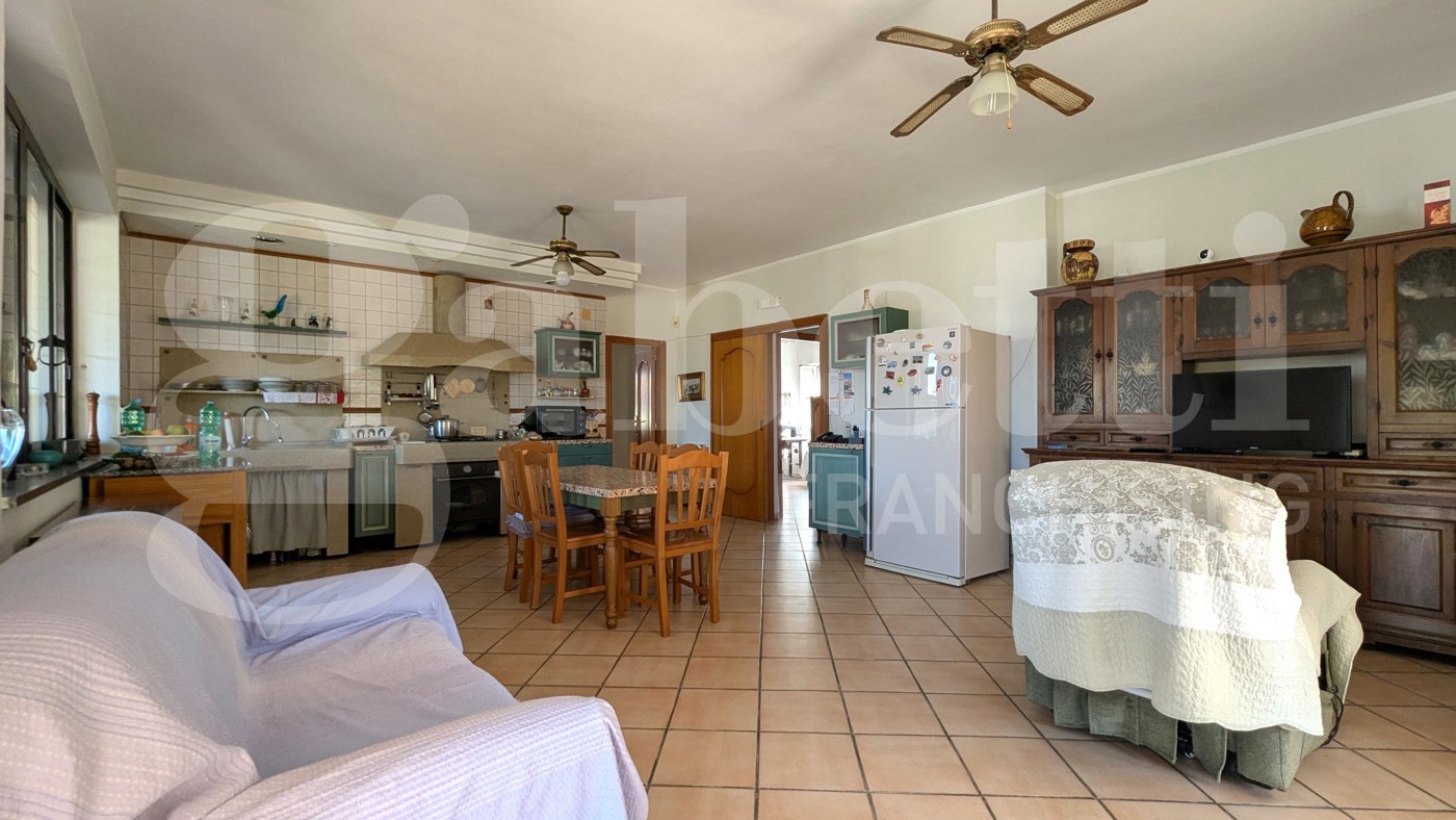 Casa indipendente con giardino a Pozzuoli