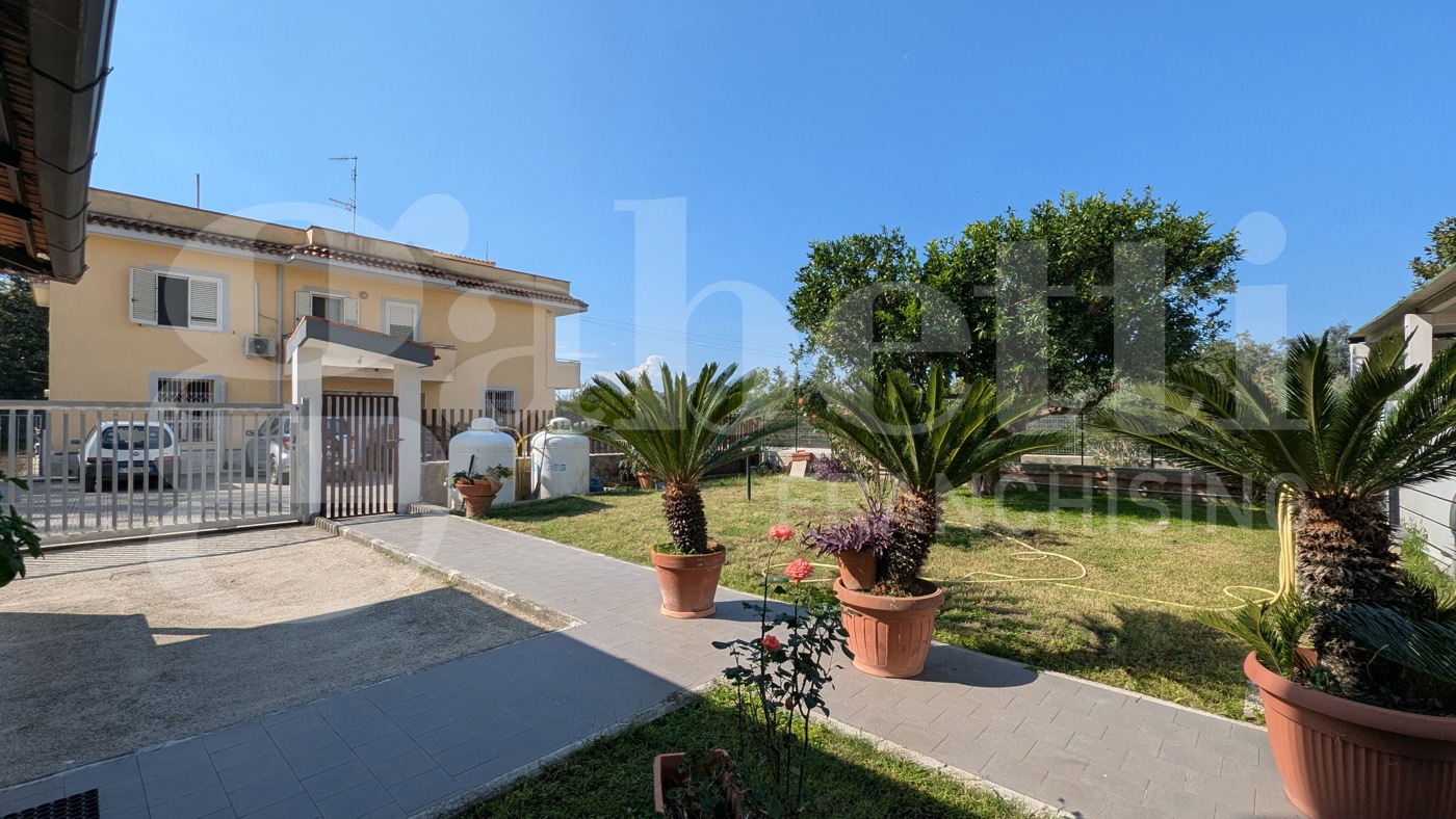 Casa indipendente con giardino a Pozzuoli