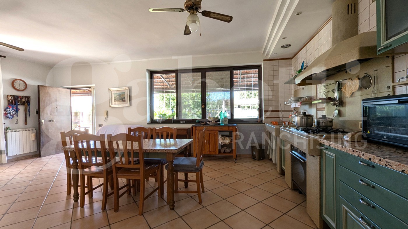 Casa indipendente con giardino a Pozzuoli