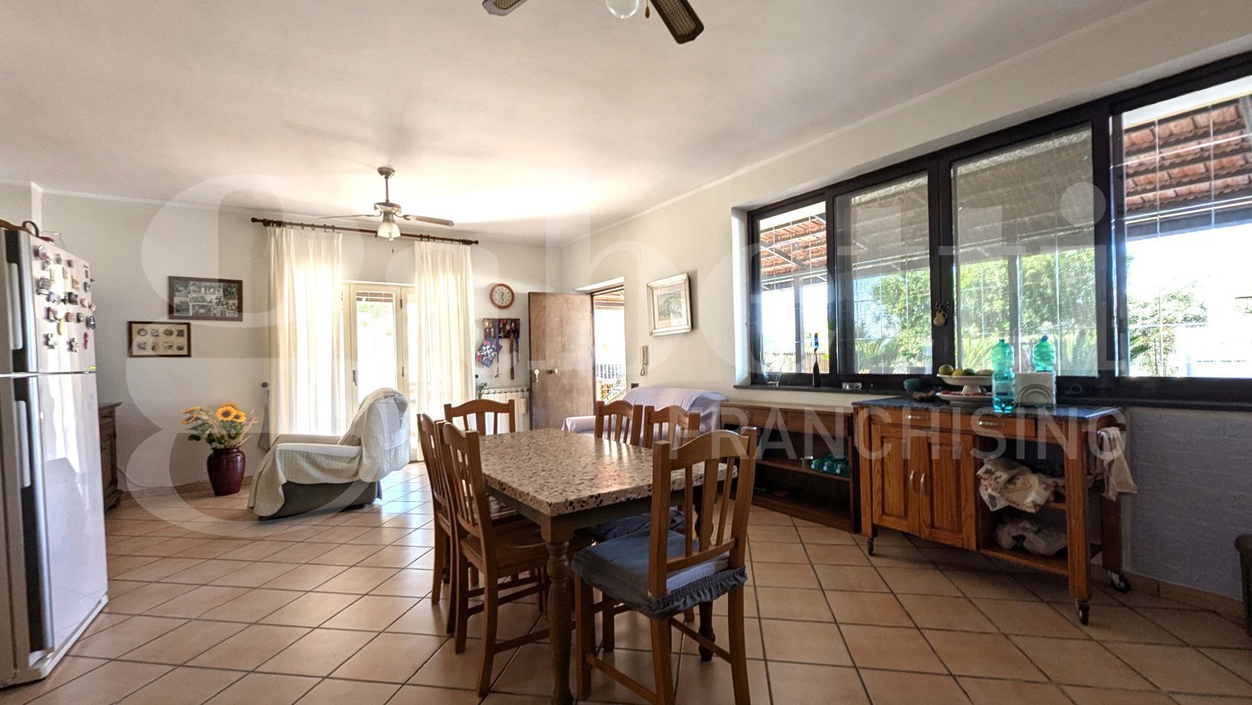 Casa indipendente con giardino a Pozzuoli