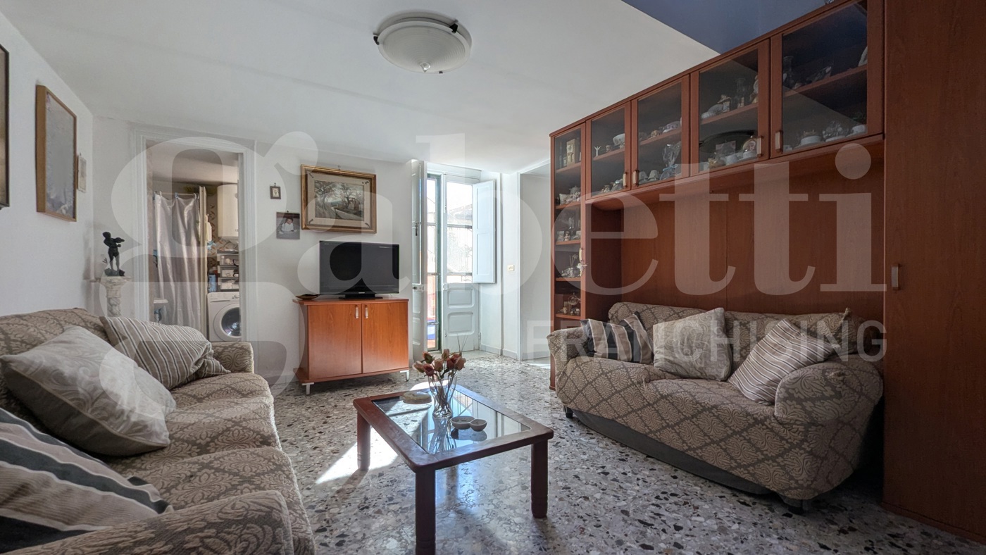 Casa indipendente con box a Monte di Procida