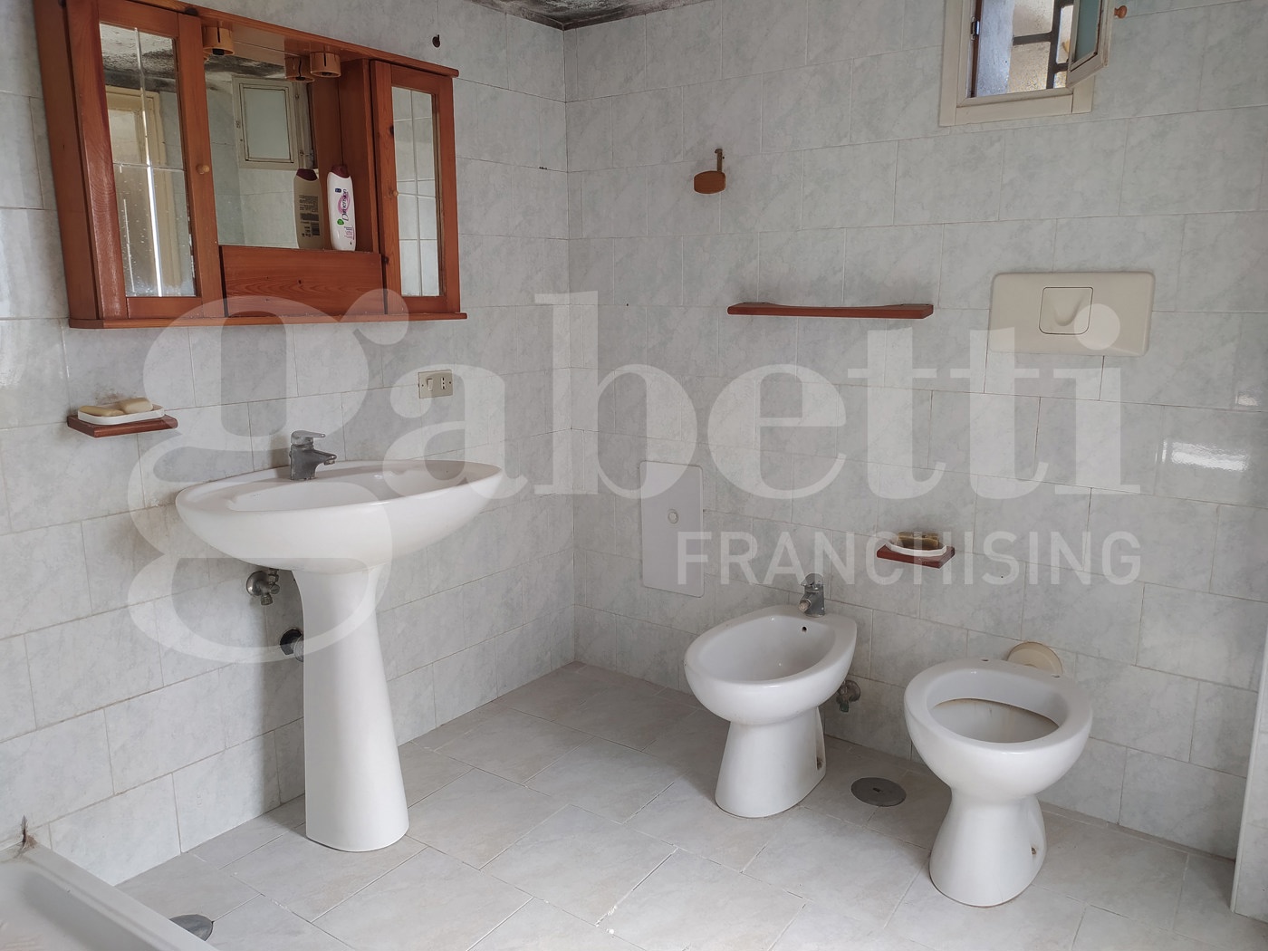 Bilocale da ristrutturare a Monte di Procida