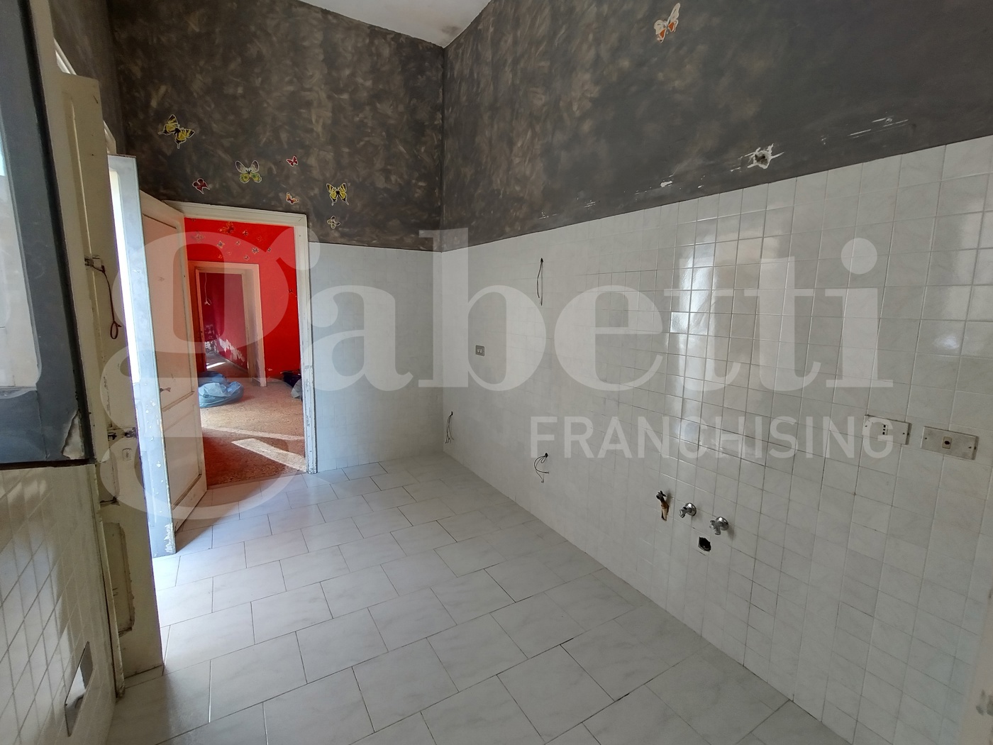 Bilocale da ristrutturare a Monte di Procida