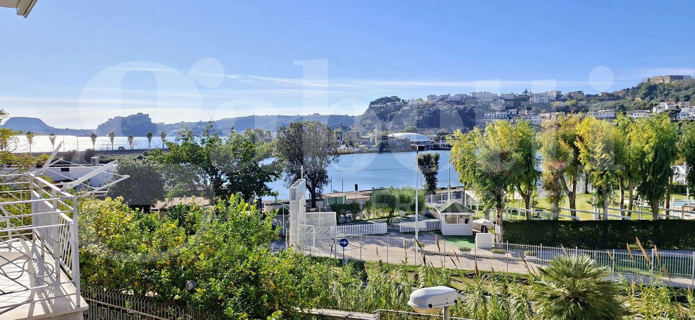 Quadrilocale da ristrutturare a Pozzuoli