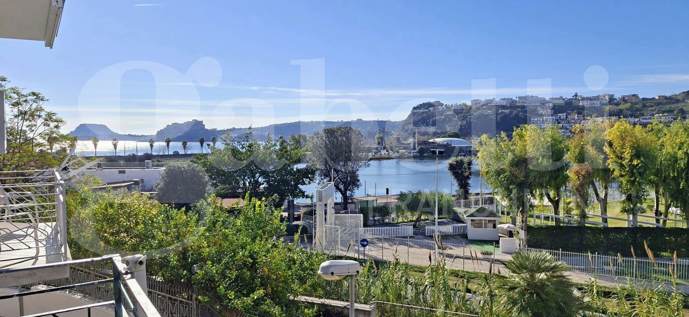 Quadrilocale da ristrutturare a Pozzuoli