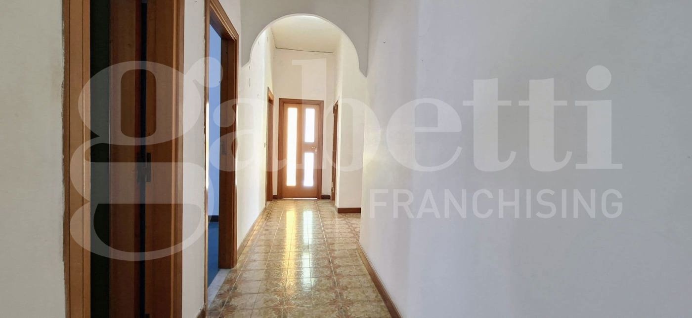 Quadrilocale da ristrutturare a Pozzuoli