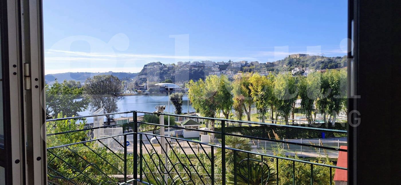 Quadrilocale da ristrutturare a Pozzuoli