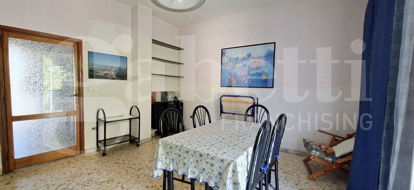 Trilocale da ristrutturare a Bacoli