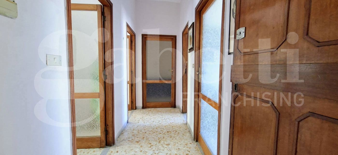 Trilocale da ristrutturare a Bacoli