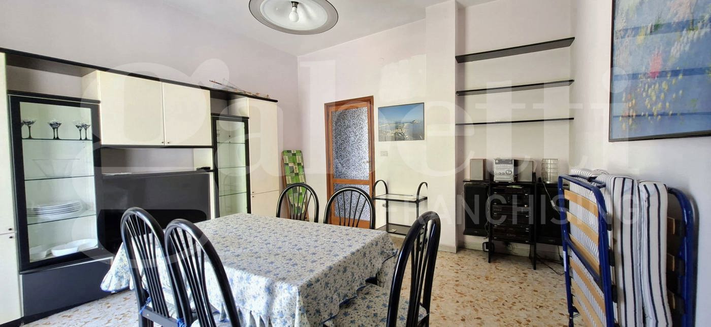 Trilocale da ristrutturare a Bacoli