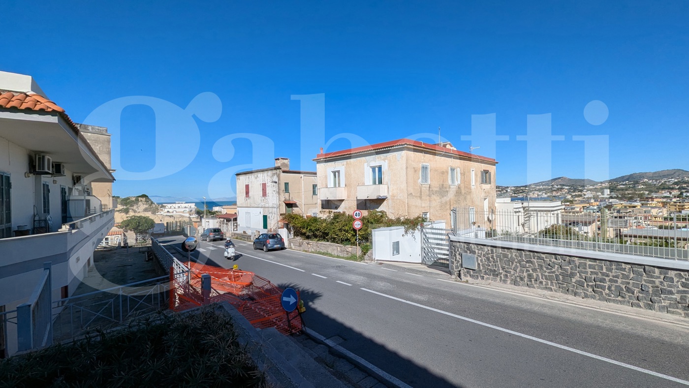 appartamento in vendita a Monte di Procida in zona Torregaveta