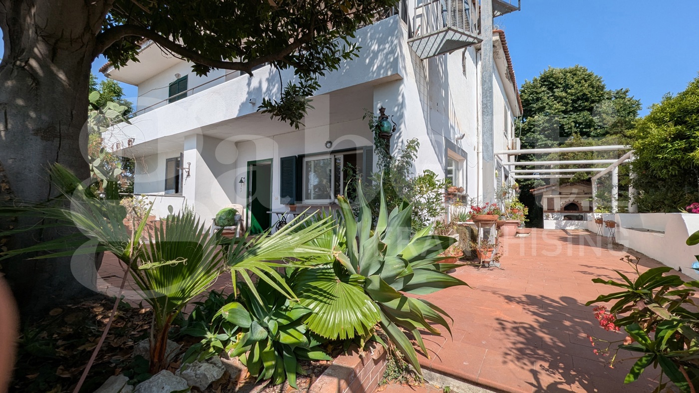 Casa indipendente con giardino a Bacoli