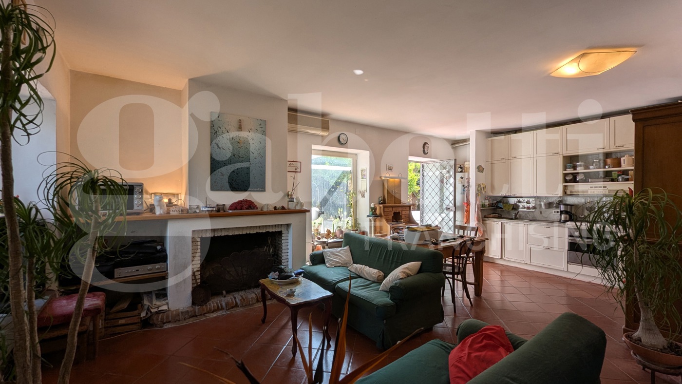 Casa indipendente con giardino a Bacoli