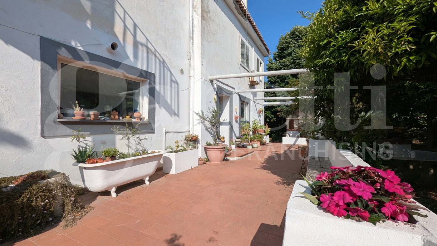Casa indipendente con giardino a Bacoli