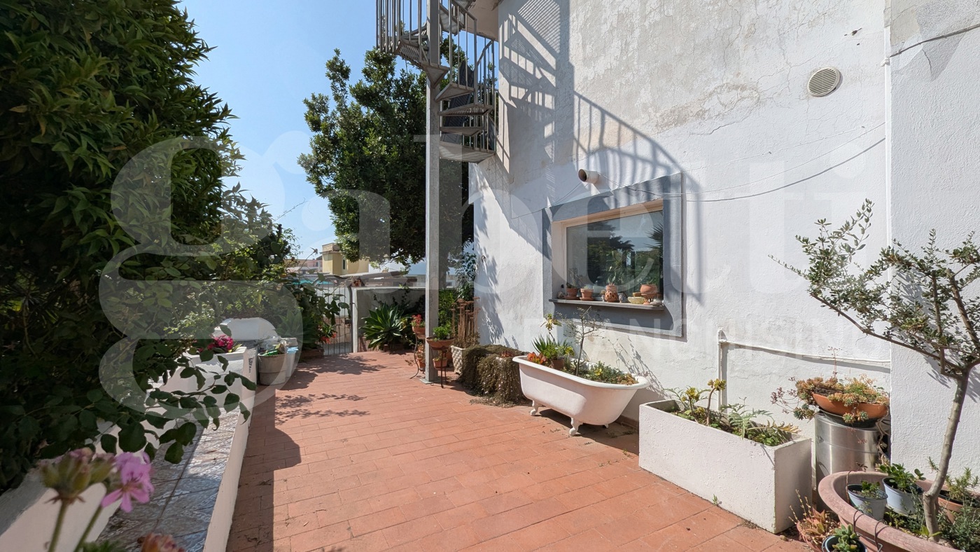 Casa indipendente con giardino a Bacoli