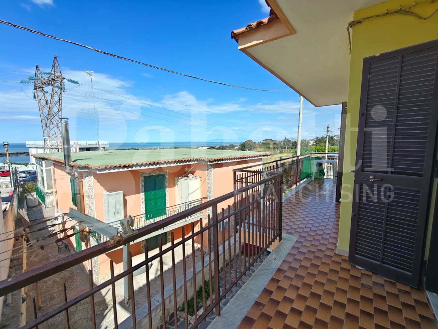 Trilocale arredato in affitto a Bacoli