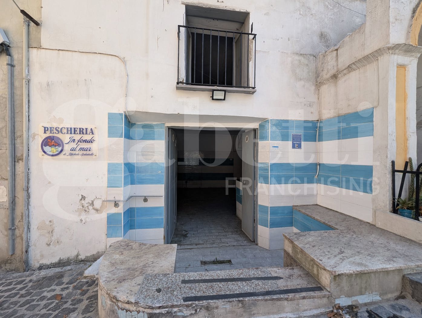 Negozio in affitto a Bacoli