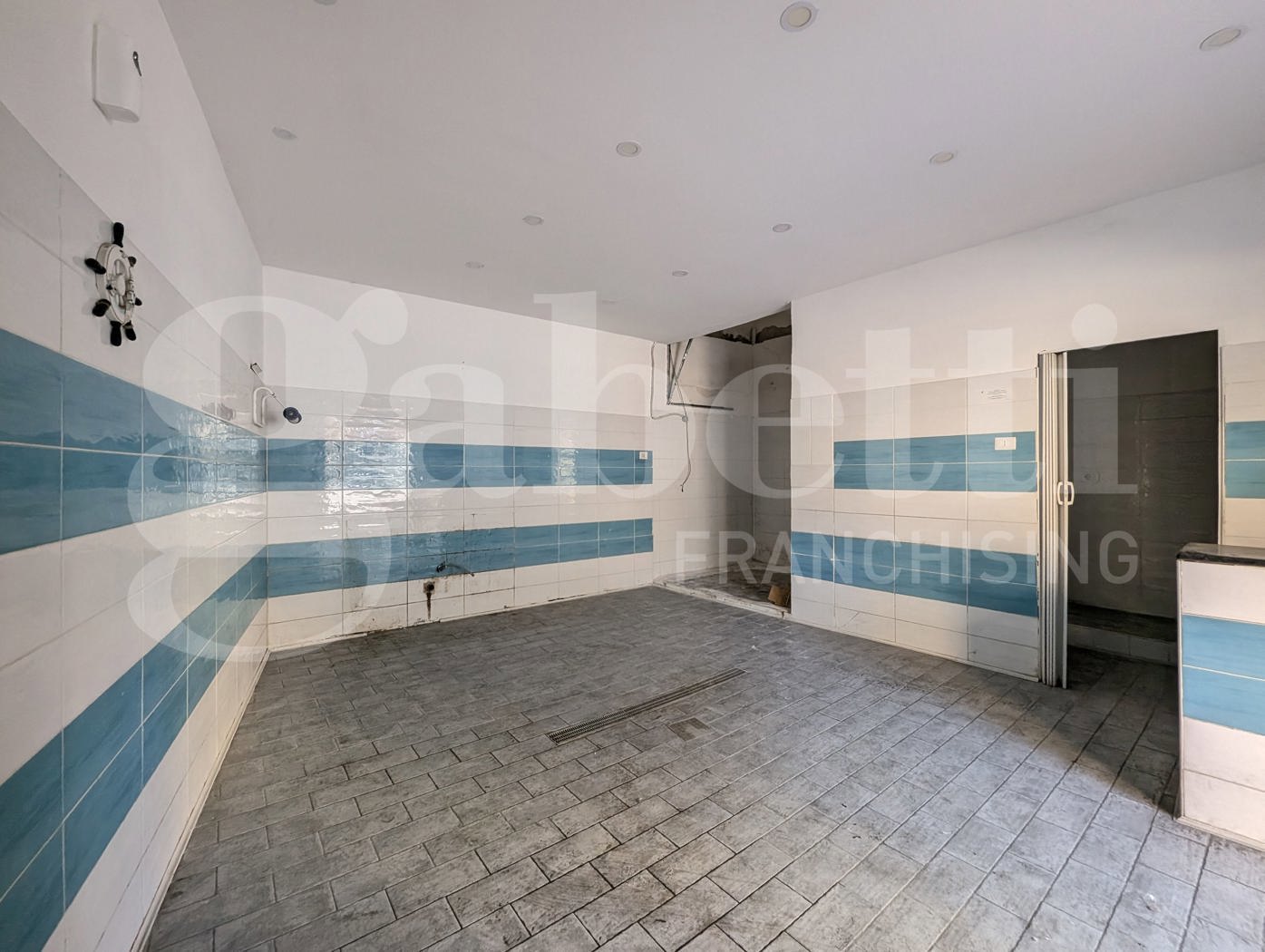 Negozio in affitto a Bacoli