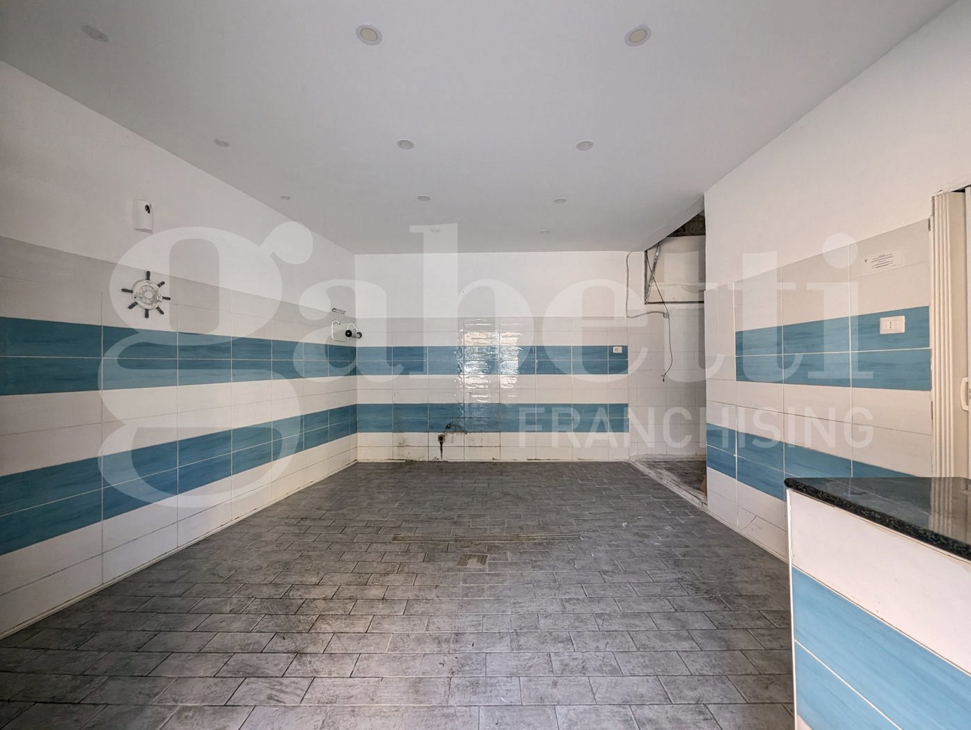 Negozio in affitto a Bacoli