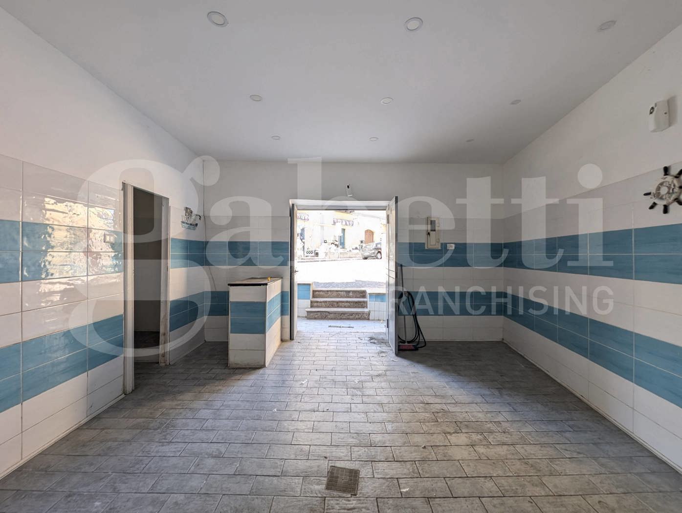 Negozio in affitto a Bacoli