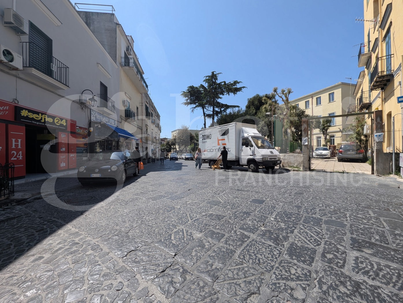 Negozio in affitto a Bacoli