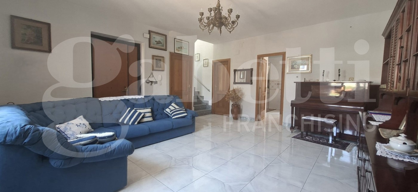 Villa con giardino a Giugliano in Campania