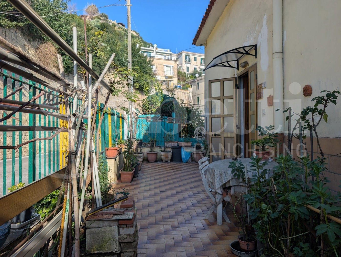 Casa indipendente da ristrutturare a Bacoli