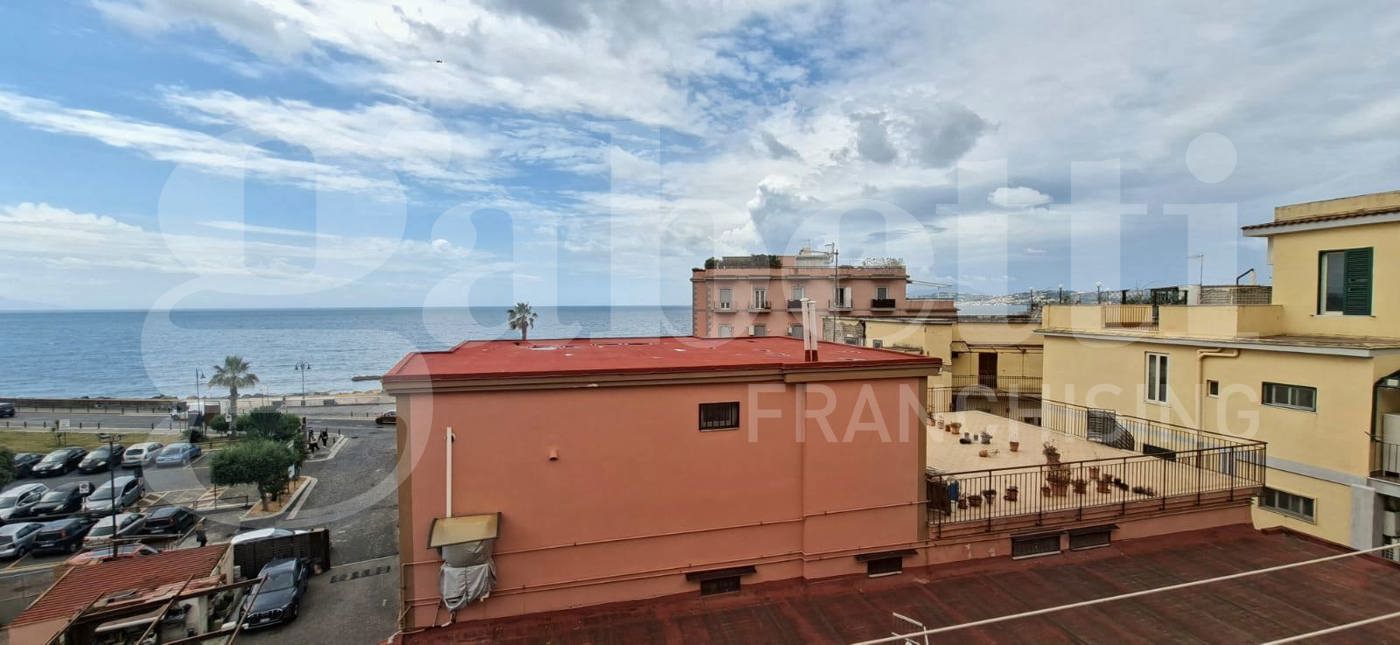 Quadrilocale ristrutturato a Pozzuoli