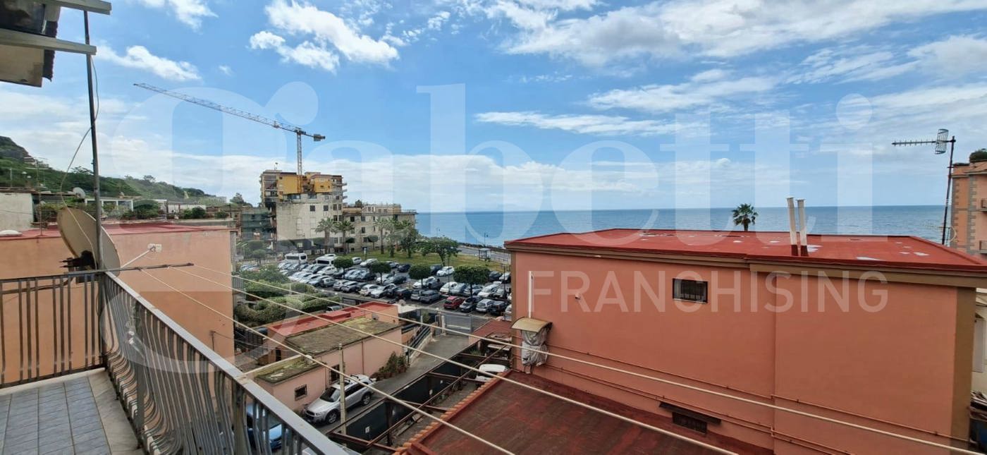 Quadrilocale ristrutturato a Pozzuoli
